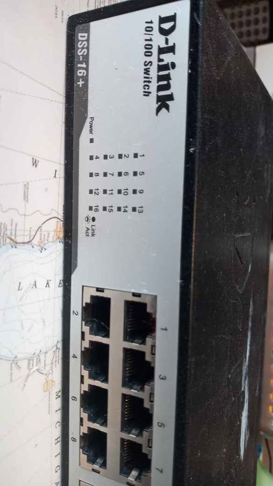 16-Port Fast Ethernet Unmanaged Switch - DSS-16+